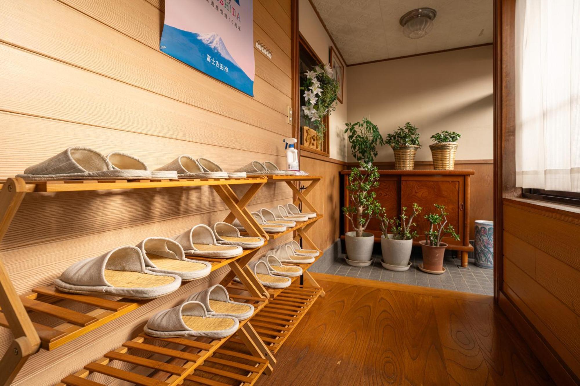 Asahi Guest House Fujiyoshida Exterior photo